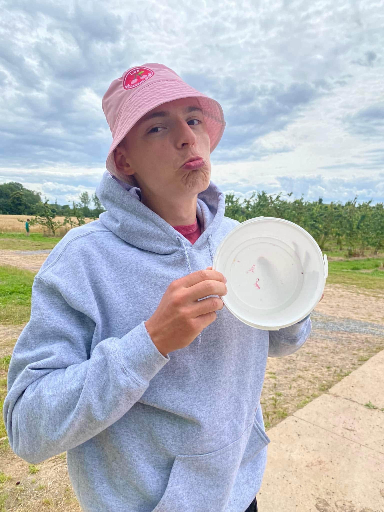 Arnaud au verger de cerises