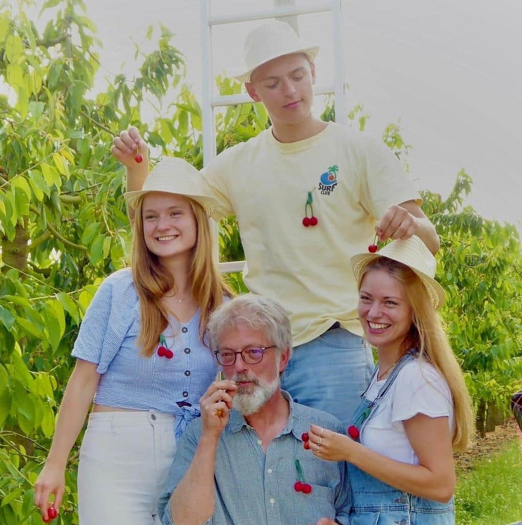 La famille des Cerises de Fernelmont dans le verger